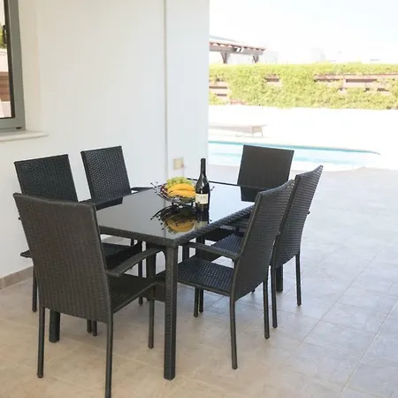 Sunflower - 2 Bed Villa